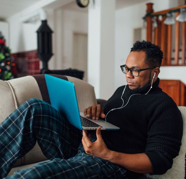 How to Earn More By Side Hustling During the Holidays