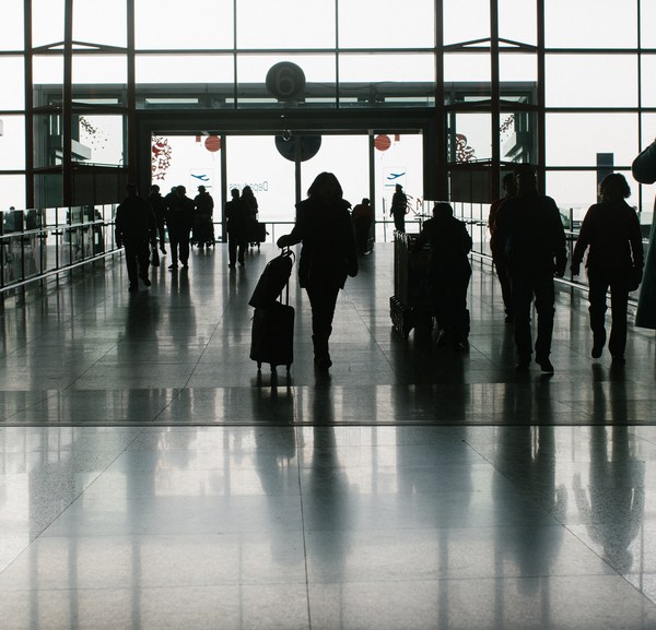 5 ways to keep your sanity navigating the airport during the holiday season
