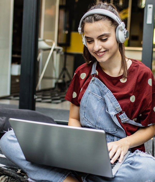 girl-with-headphones-and-computer